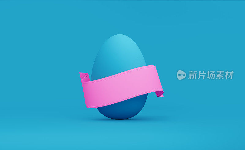 粉红色横幅和青色复活节蛋在青色背景