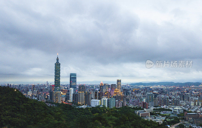 黄昏时分的台北景观