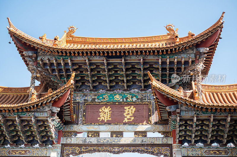 金碧广场、金马牌坊、玉鸡牌坊。是昆明著名的旅游景点。2019年12月10日，中国云南昆明
