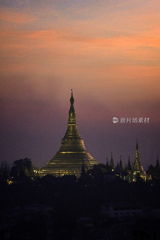 大金塔的夜晚