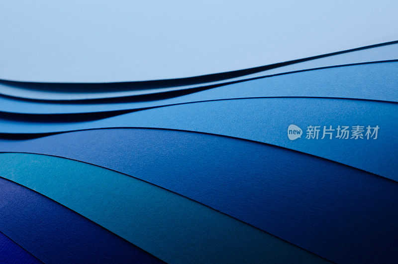 抽象明亮的软设计背景以蓝色波浪曲线的动感风格，模版宣传册的设计理念