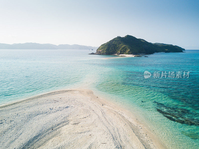 原始的岛屿海滩和海洋。从上面的札米岛