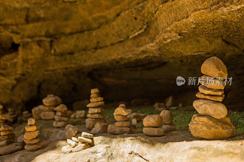 美丽的石头构成的风景在卢森堡