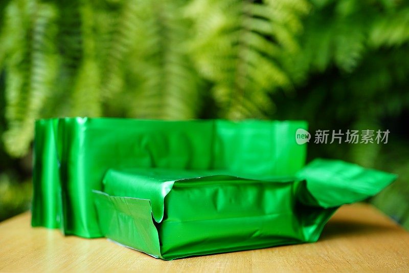 绿色铝箔包装绿茶