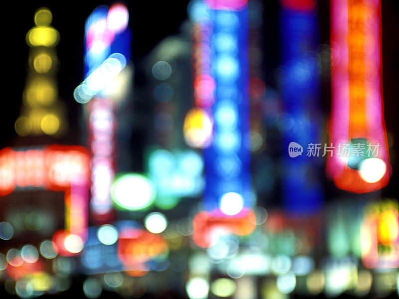 上海市区夜间霓虹灯的色彩缤纷