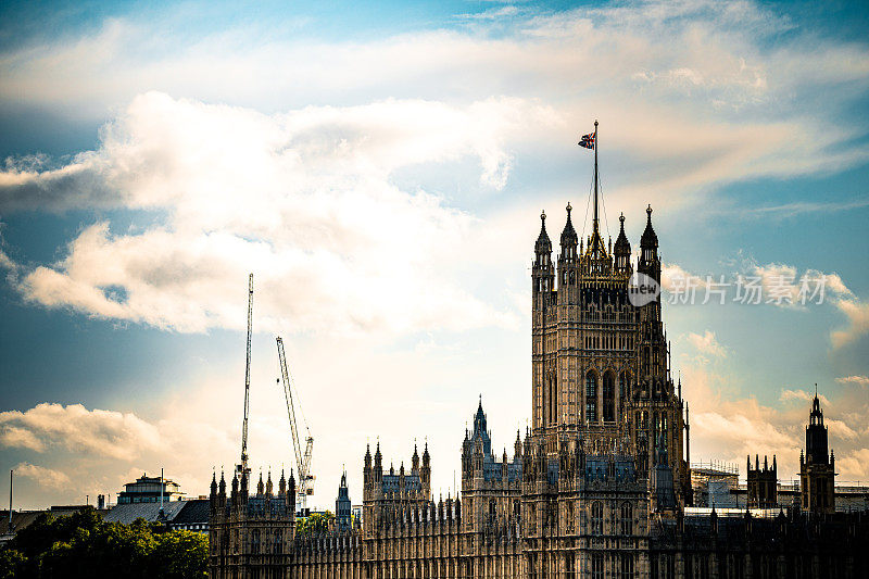 伦敦，日落时分的议会大厦