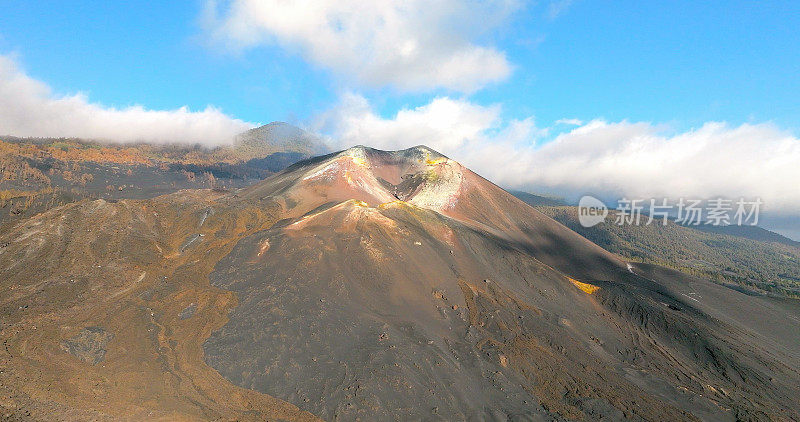 康伯雷维哈火山正式喷发7个月后的“塔乔盖特火山”鸟瞰图