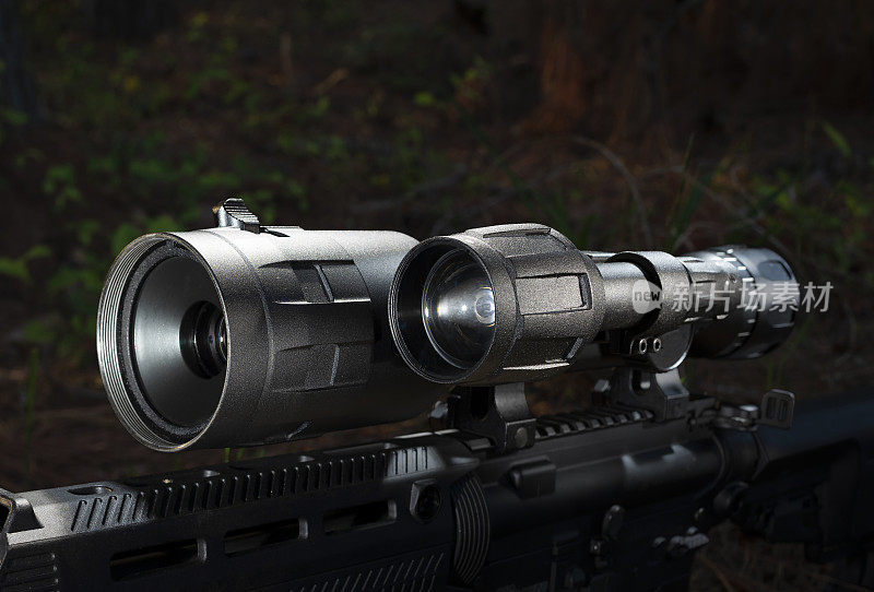 AR-15上的红外夜视镜