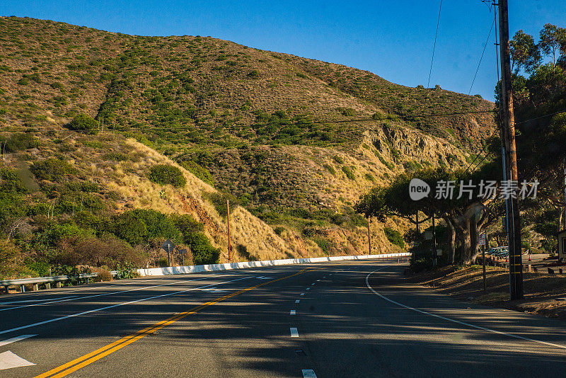 加州1号公路沿线的山地景观