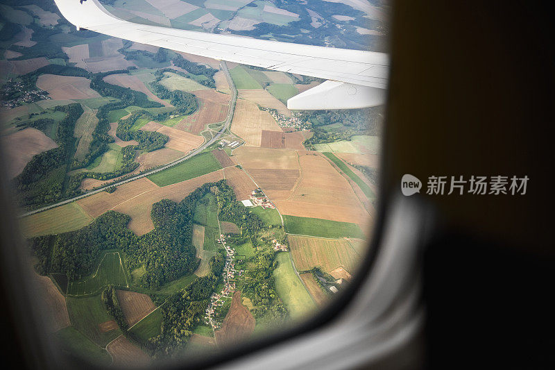 在葡萄牙的农田上空飞翔