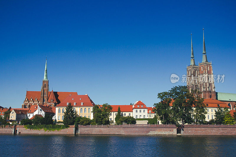 波兰的弗罗茨瓦夫市。波兰城市景观。奥德拉河流经市中心。