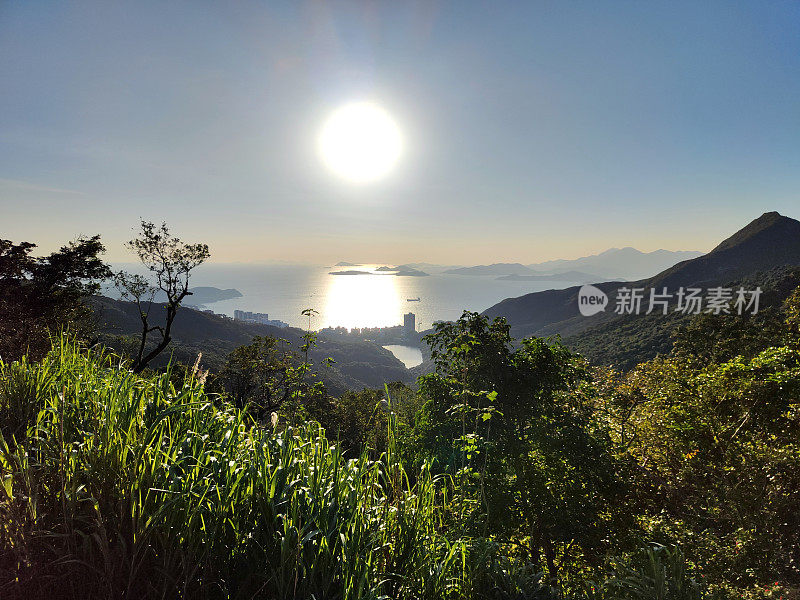 从香港太平山顶眺望南中国海日落