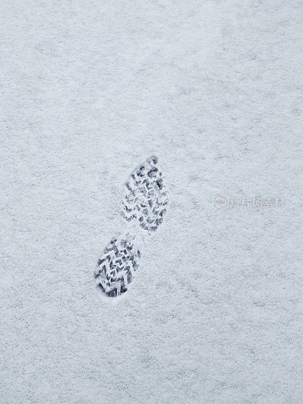 在雪的足迹