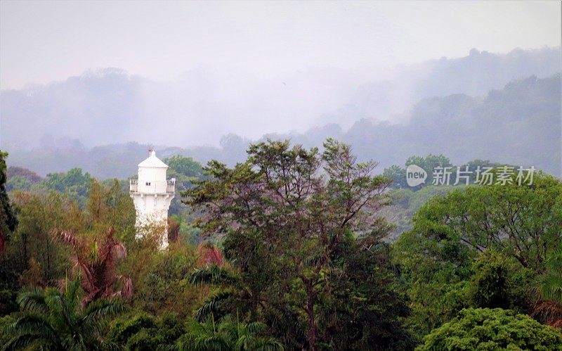 巴拿马运河-大西洋入口山脉中部灯塔