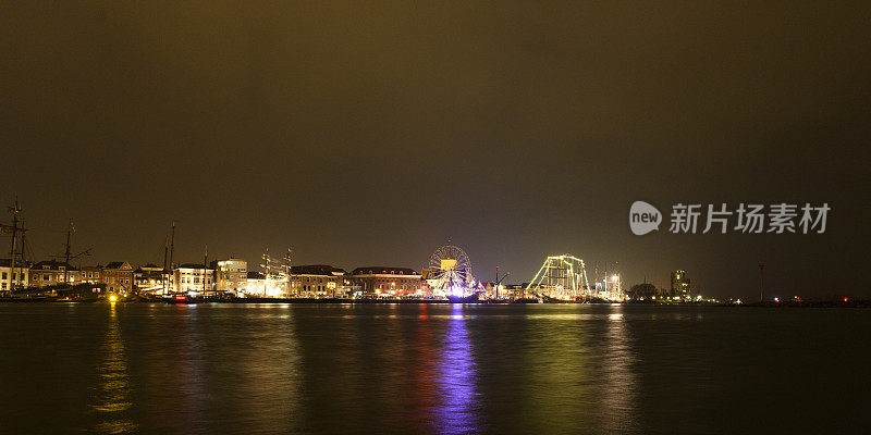 2018年帆船Kampen期间，IJssel河上的Kampen夜景