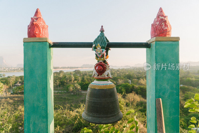 缅甸佛教寺庙里的钟