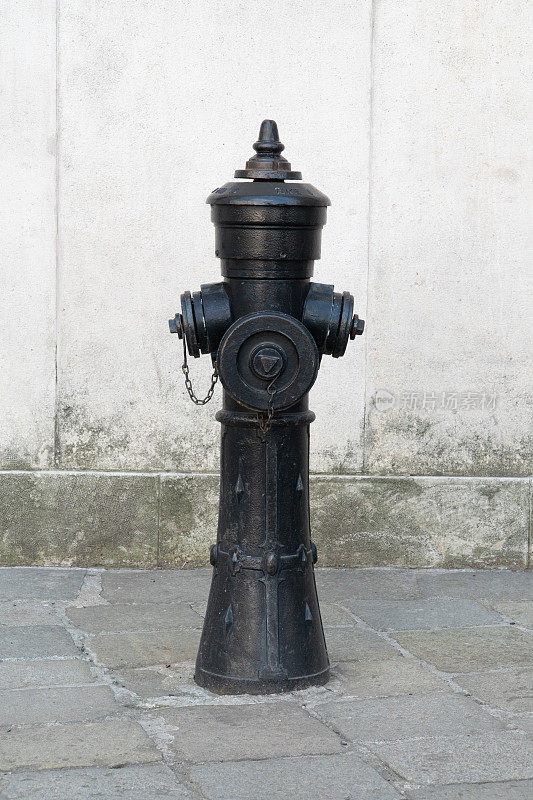 维也纳的一个旧消防栓