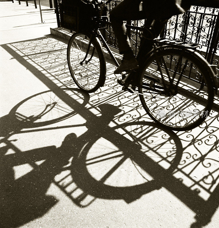 城市中的交通工具是自行车
