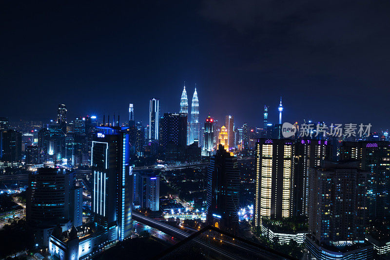 吉隆坡，马来西亚的屋顶夜景全景