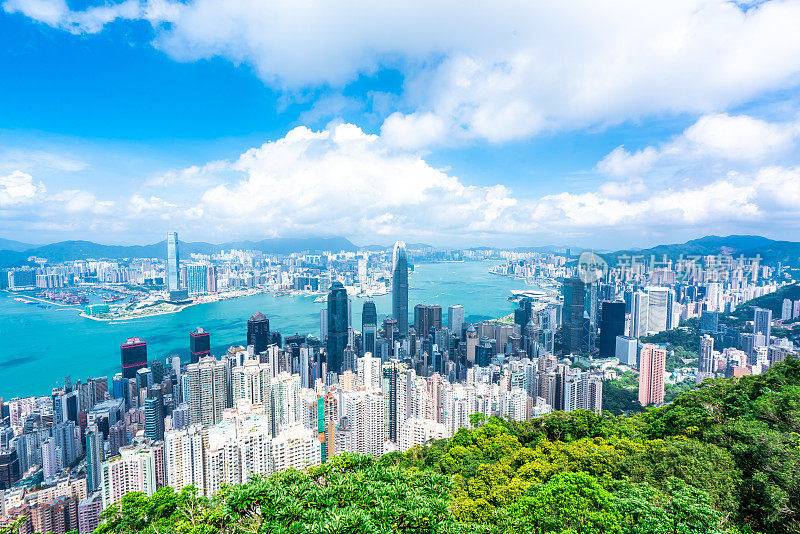 香港日出摩天大楼拥挤的城市景观和海港全景中国