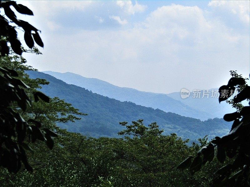 日本。8月。茨城县筑波高地全景。