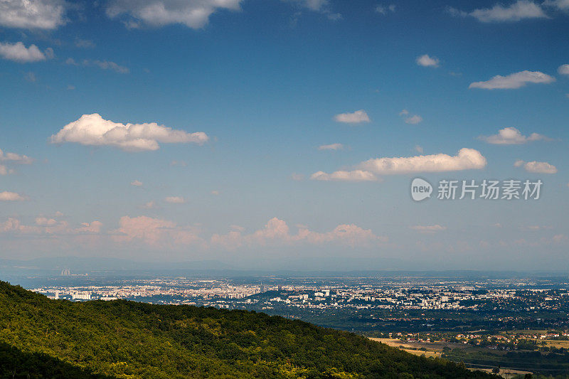 远处的里昂法国城市从波利奥内镇开始在蒙特杜里昂