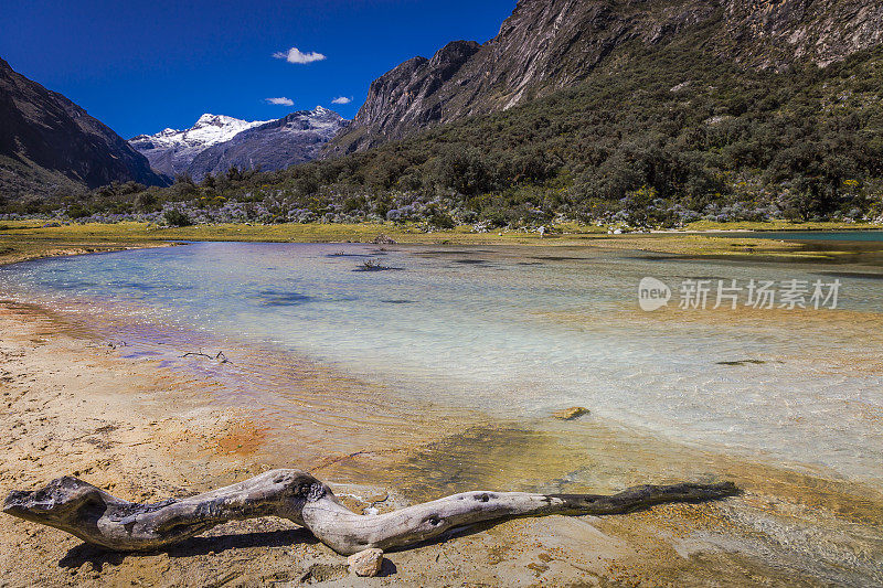 布兰卡Cordillera的Llanganuco湖，安第斯山脉的斯诺卡什，秘鲁