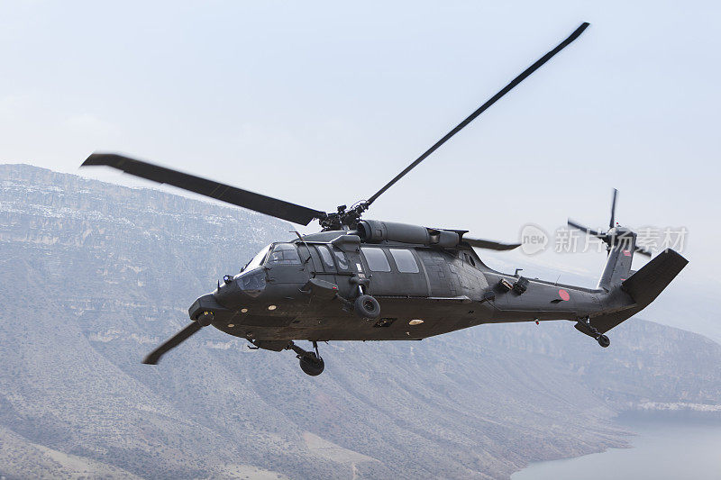 UH-60黑鹰黑色军用直升机