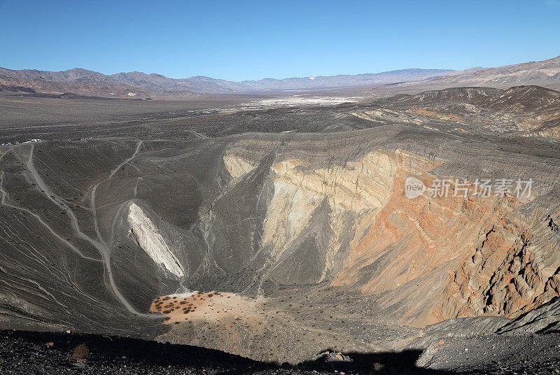 死亡谷的乌比比火山口