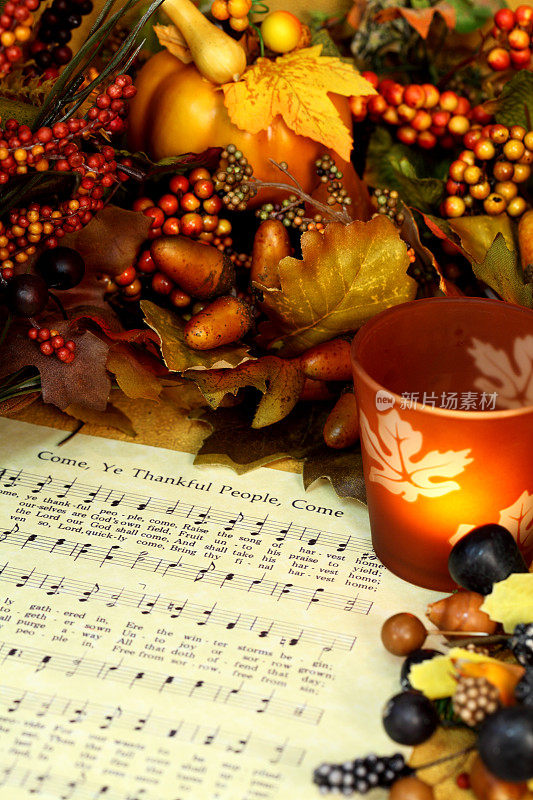 秋叶与蜡烛的感恩赞美诗