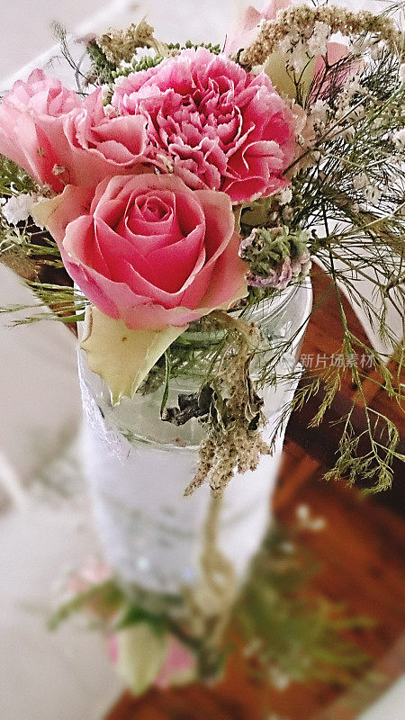 粉红玫瑰花瓶