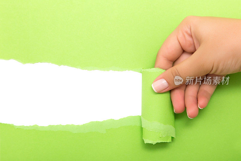 手撕一张绿色的纸条