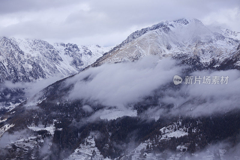 冬季雪山景观美丽的自然壁纸