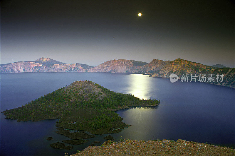 月球火山口湖