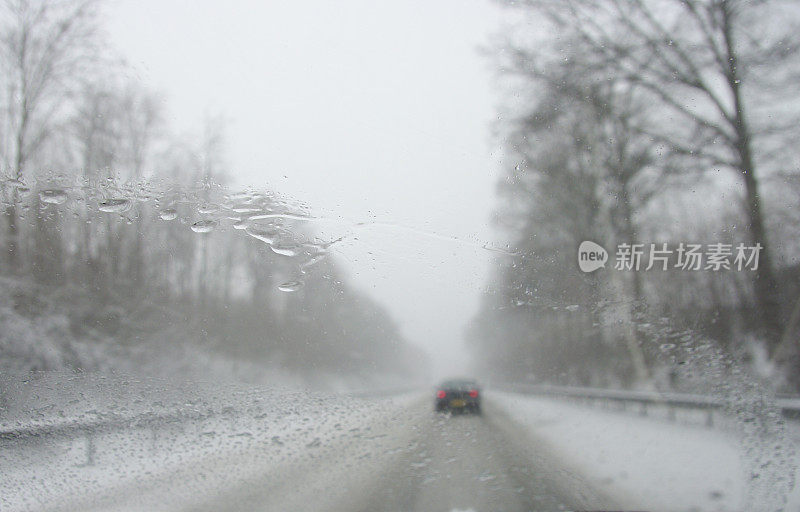 冬天有大雪的交通