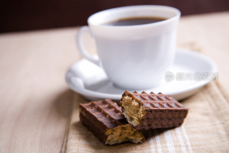 巧克力威化饼干和咖啡