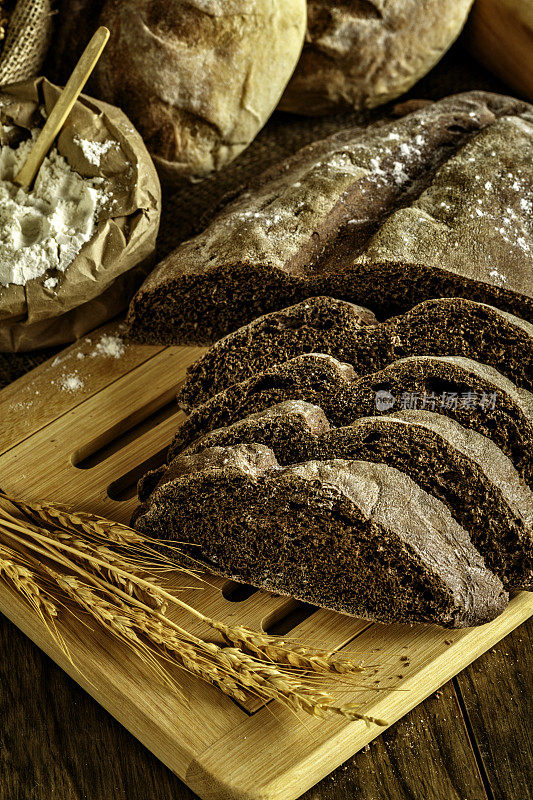 手工烘焙:酸面包和各种面包产品