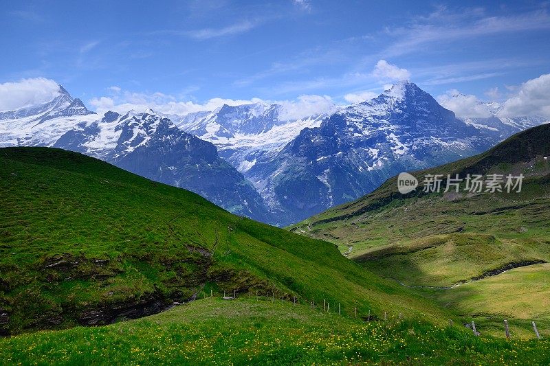 瑞士因特拉肯山脉的山峰