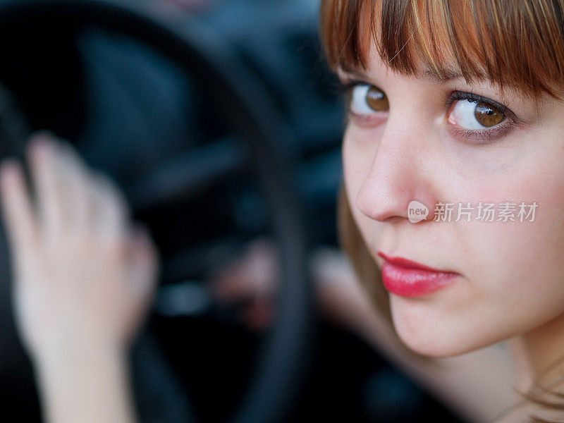 女人开车