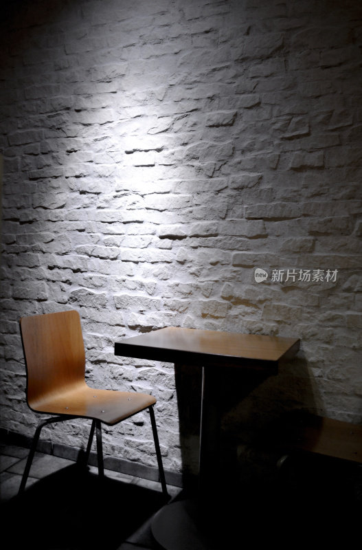 现代餐厅-餐桌和椅子
