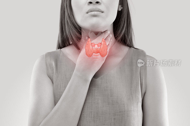 女性甲状腺控制。喉咙痛的人孤立在白色的背景。