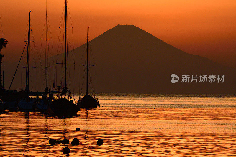 富士山和日落后的日落