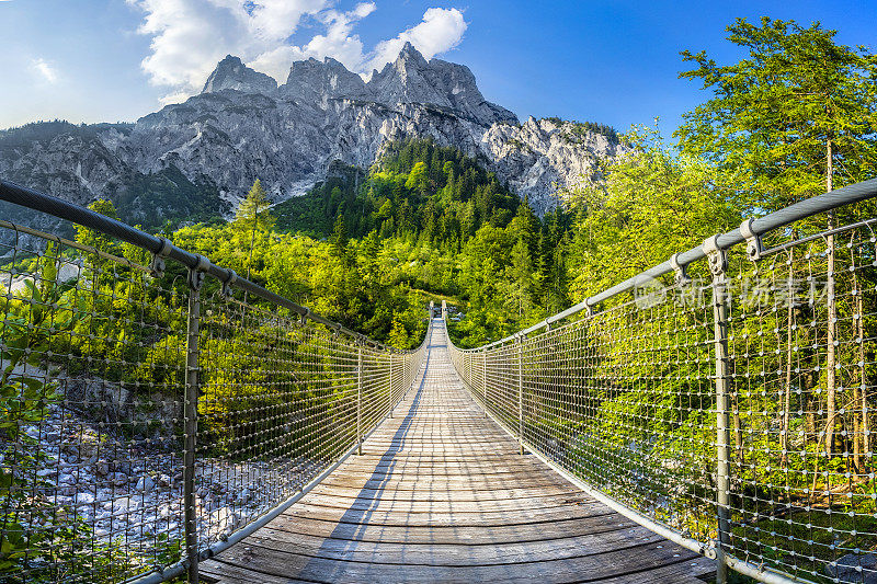 阿尔卑斯山脉河上的索桥――贝希特斯加登国家公园