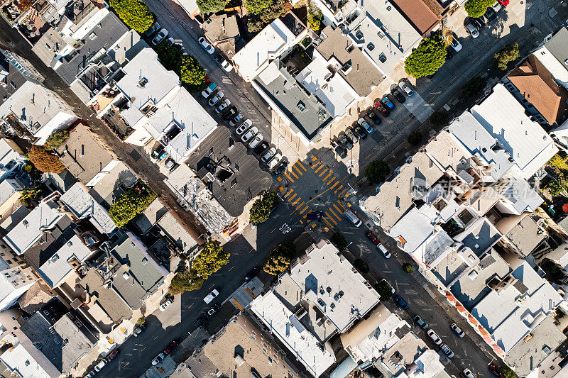 俯瞰旧金山电报山的街道