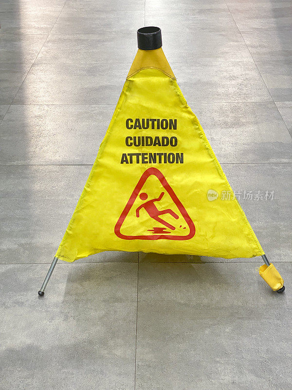 地板潮湿警告标志