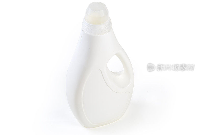 白色背景的液体洗衣液塑料瓶