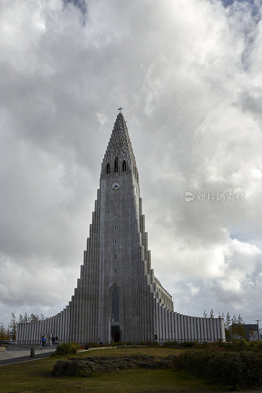 冰岛雷克雅未克市中心的Hallgrimskirkja教堂建筑