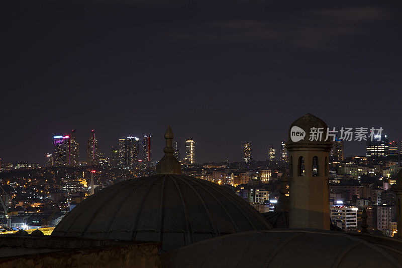 夜晚伊斯坦布尔和广场的城市景观