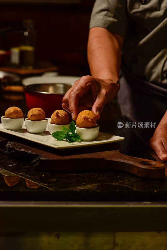 由厨师制作的有机零食。传统的美食。喂养运行。