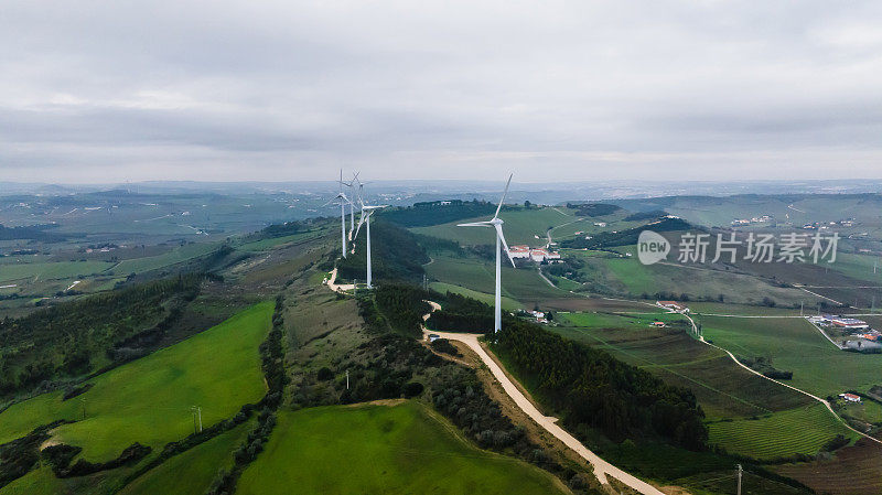 在葡萄牙农村地区的风力涡轮机鸟瞰图